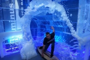 A Wave Ice Sculpture Previously Displayed at Minus5º ICEBAR. (Photo courtesy of Minus5° Ice Experience)
