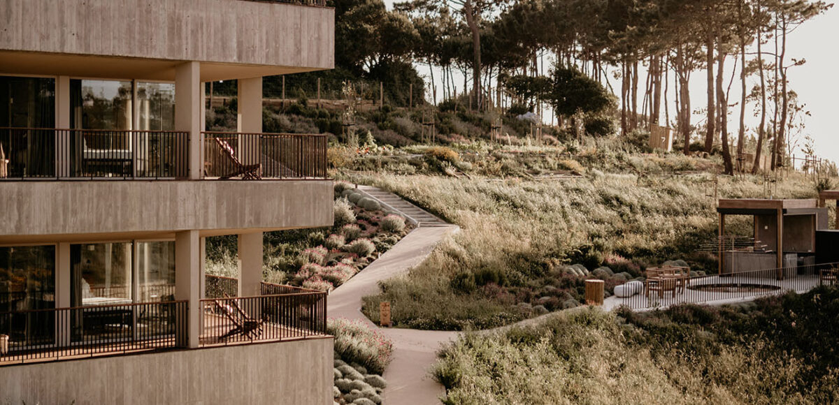 Ao largo da costa de Portugal, o Immerso Hotel junta-se ao grupo dos hotéis de design