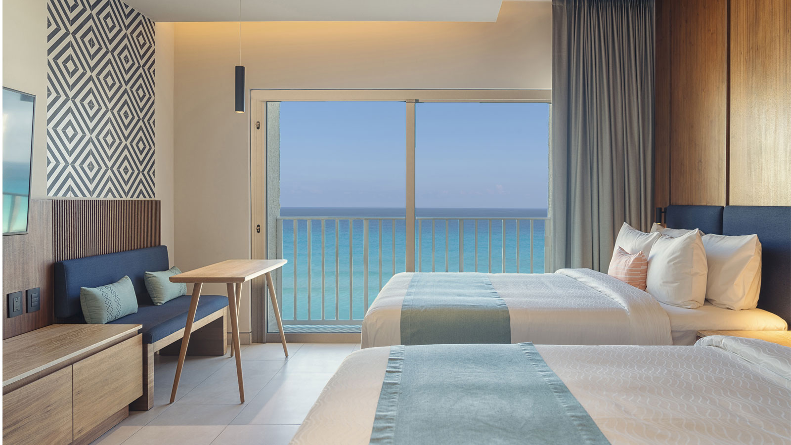 Hilton-Cancun-Mar-Caribe-All-Inclusive-Resort-Guest-Room-Double-Bed-Balcony-Beachfront