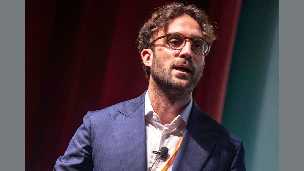 Momento Capital partners with Mata Capital on the acquisition of Roof in France